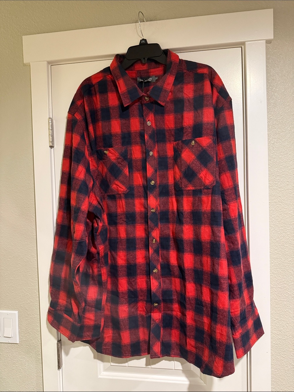 Classic Red & Black Plaid Flannel Shirt - Men's Casual Button-Up